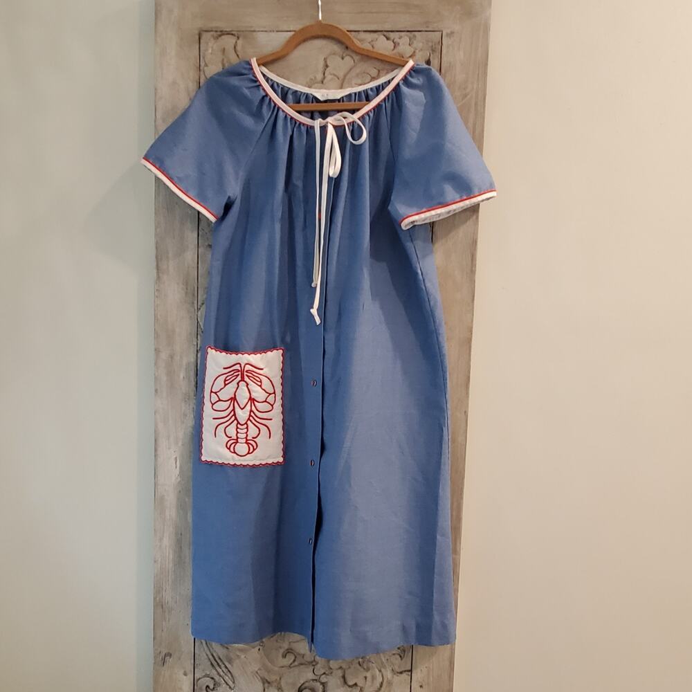 NWOT Komar House Dress Vtg Snap Front Kaftan Blue Red Stitch Lobster Pocket S/M